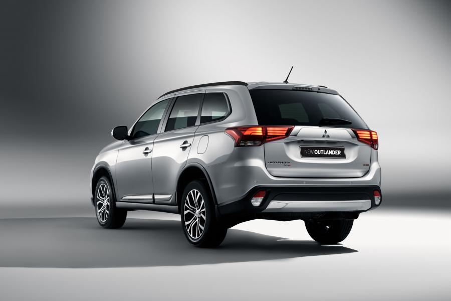  Mitsubishi Outlander 2015 года  (фото 7 из 10)
